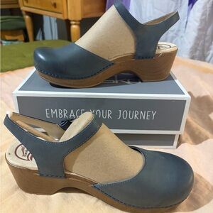 Dansko Sam burnished nubuck in “denim” blue
